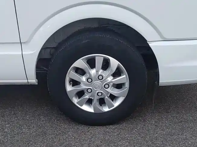 SAIC Maxus Xintu V80 2020 2.0T AMT PLUS Urban Edition Short Wheelbase Ultra-low Roof 5/6-seater фото 17