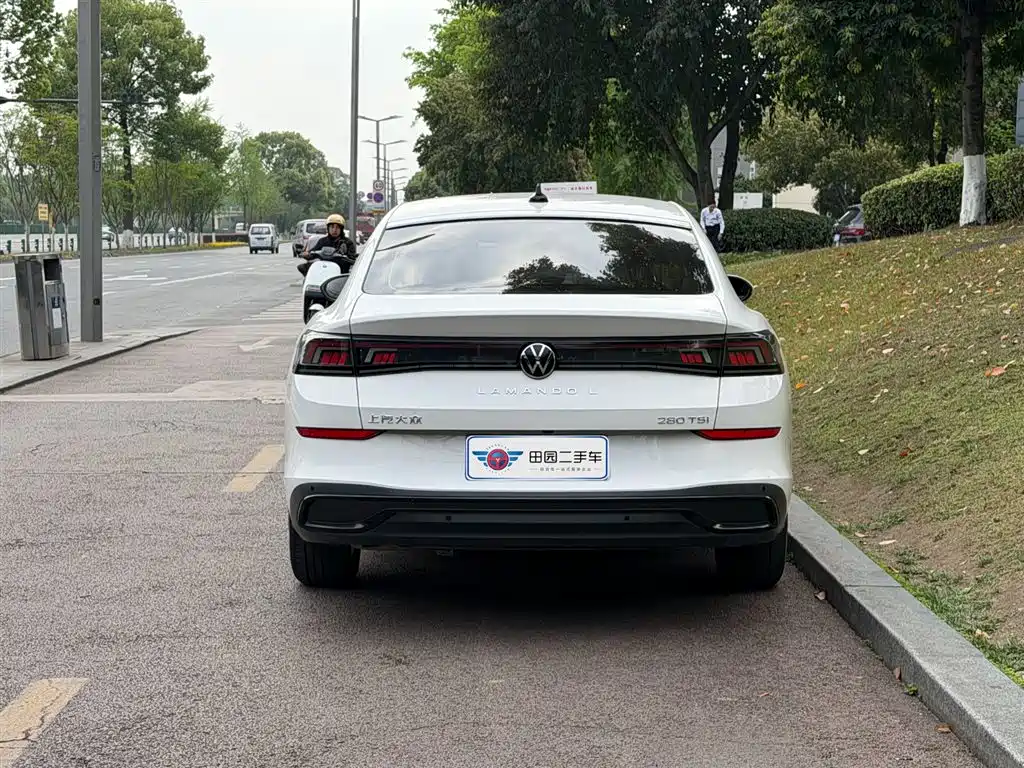 VOLKSWAGEN LINGDU