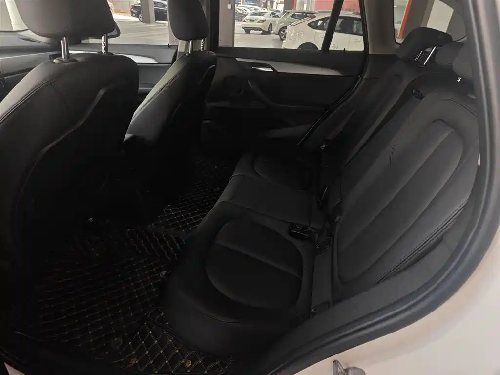 BMW X1 2019 sDrive18Li Fashion Model фото 13