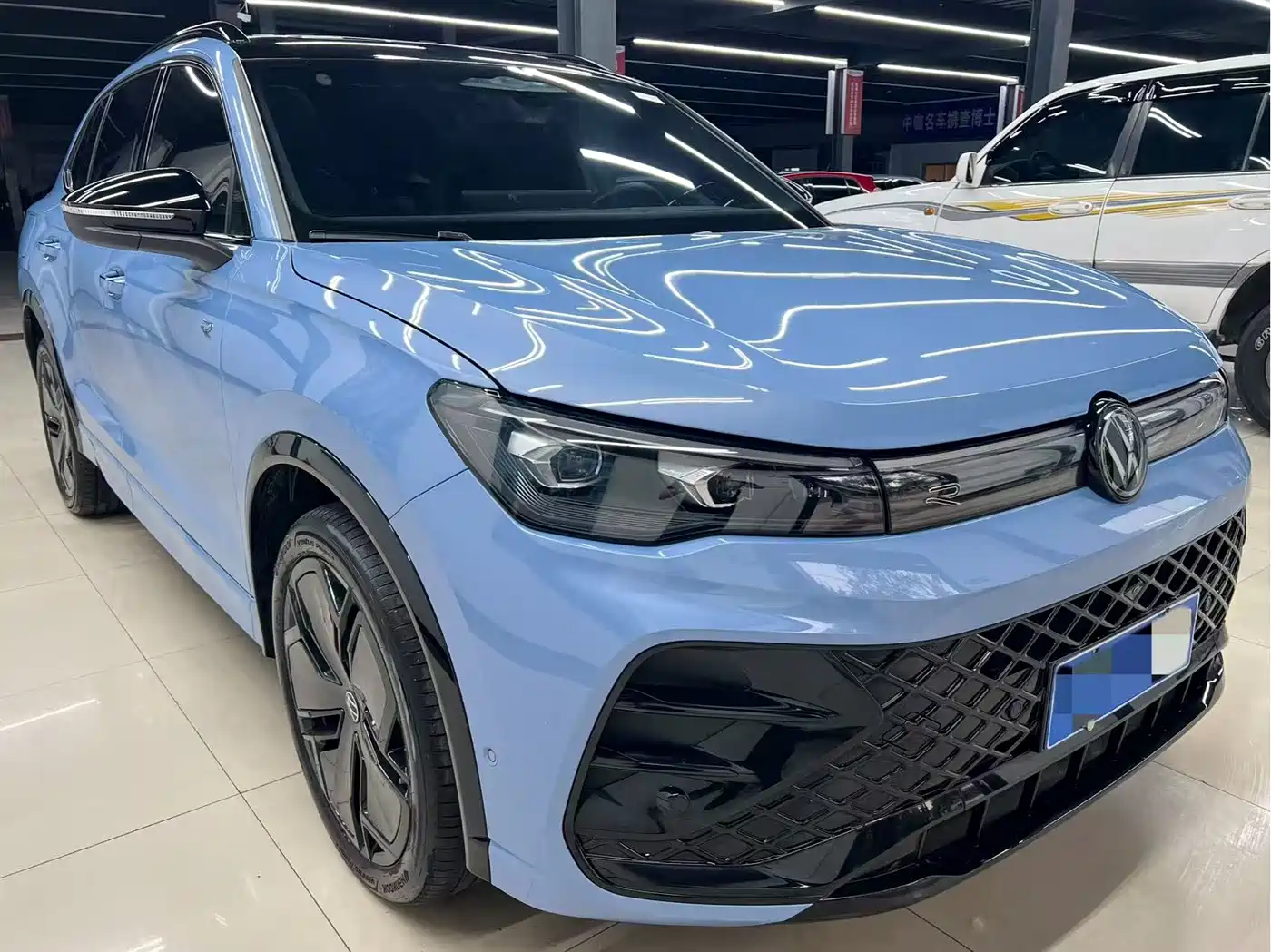 Volkswagen Tiguan L 2024 PRO 380TSI 4WD R-Line Premium Edition фото 2