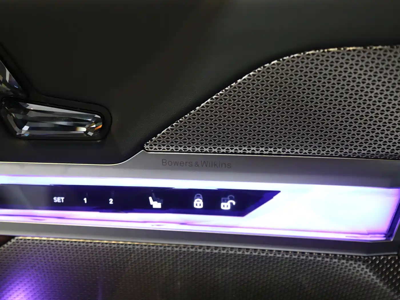 BMW 7 Series 2023 740Li Exclusive M Sport Package фото 19