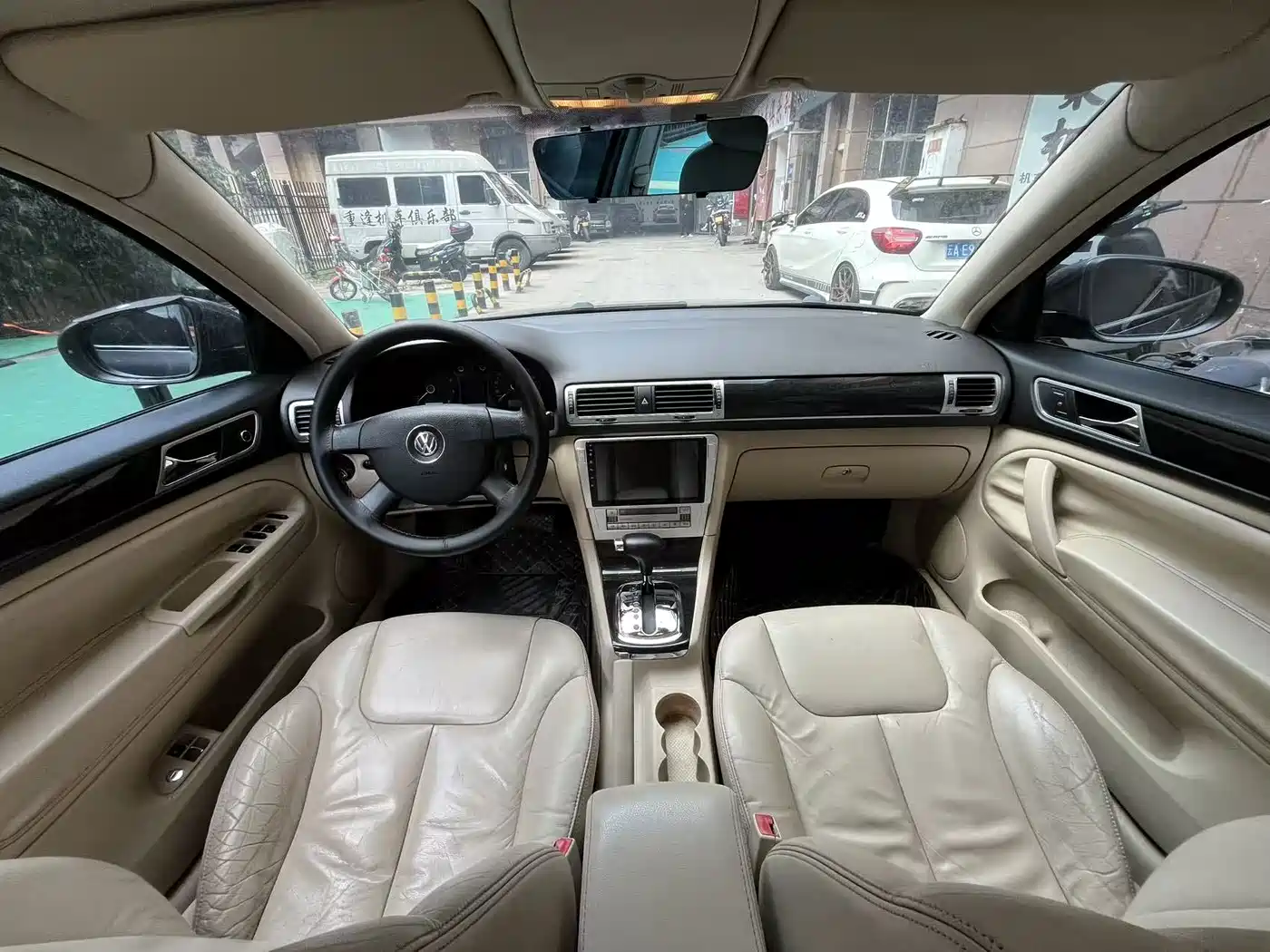 Volkswagen Passat Lingyu 2009 2.0L MFI Automatic Premium фото 7