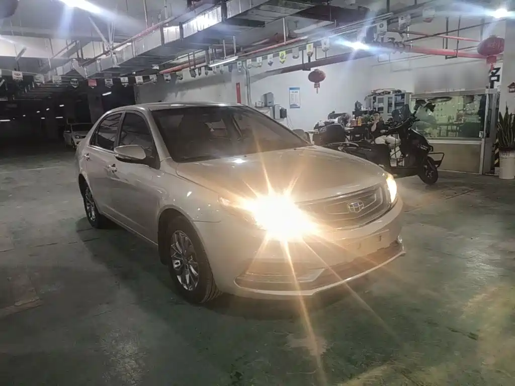Фото 22 - Geely Vision