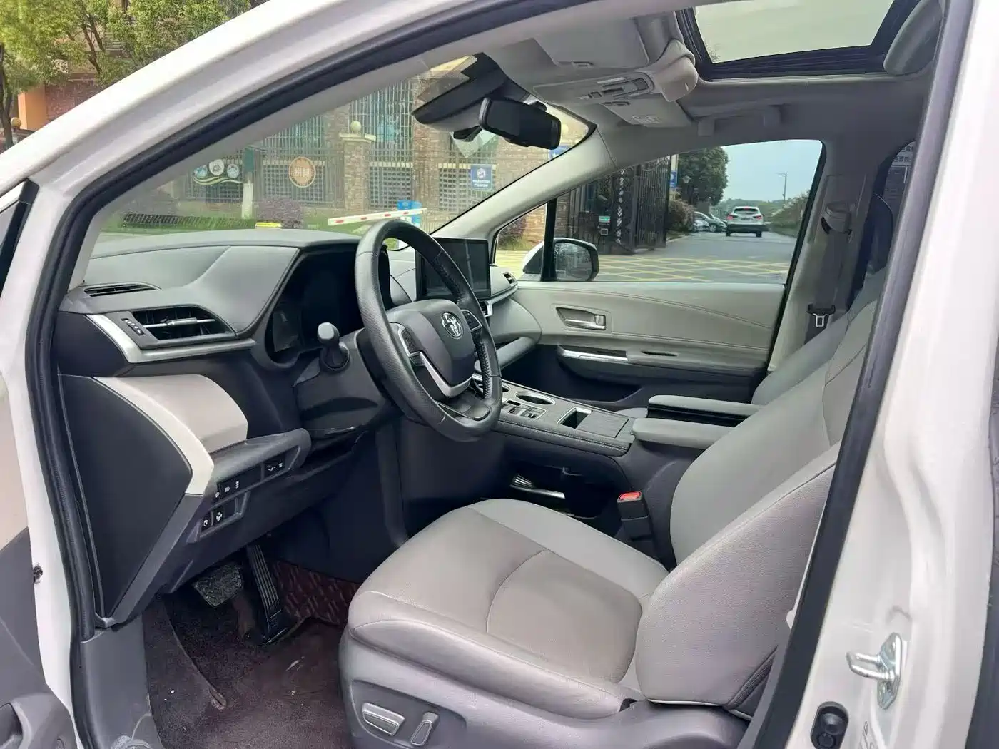 Фото 4 - Toyota Sienna