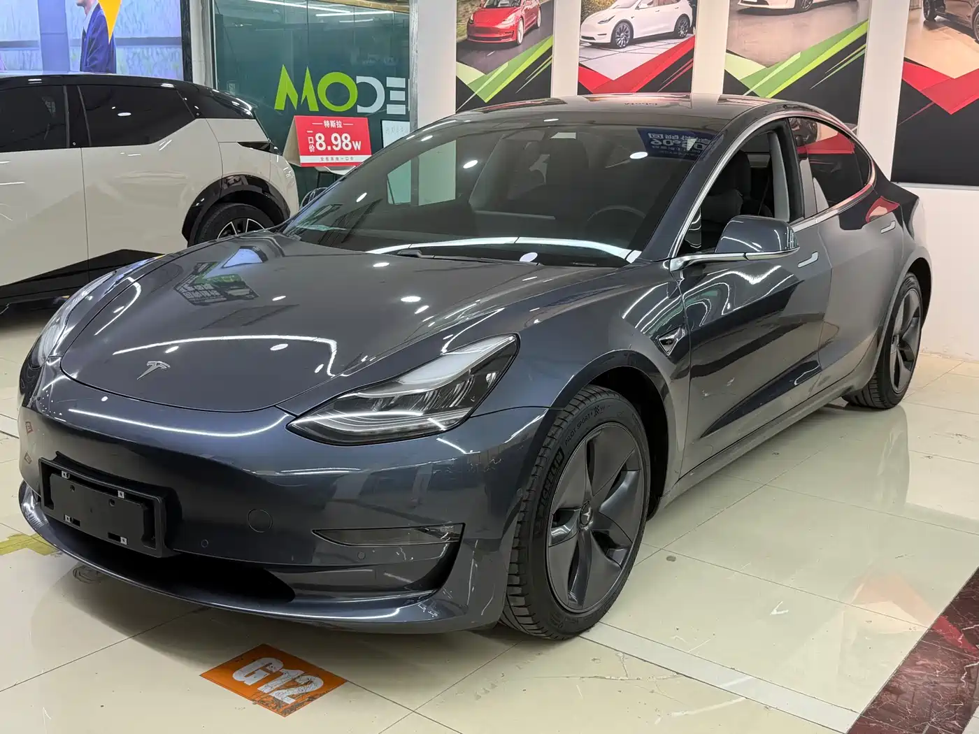 TESLA MODEL 3