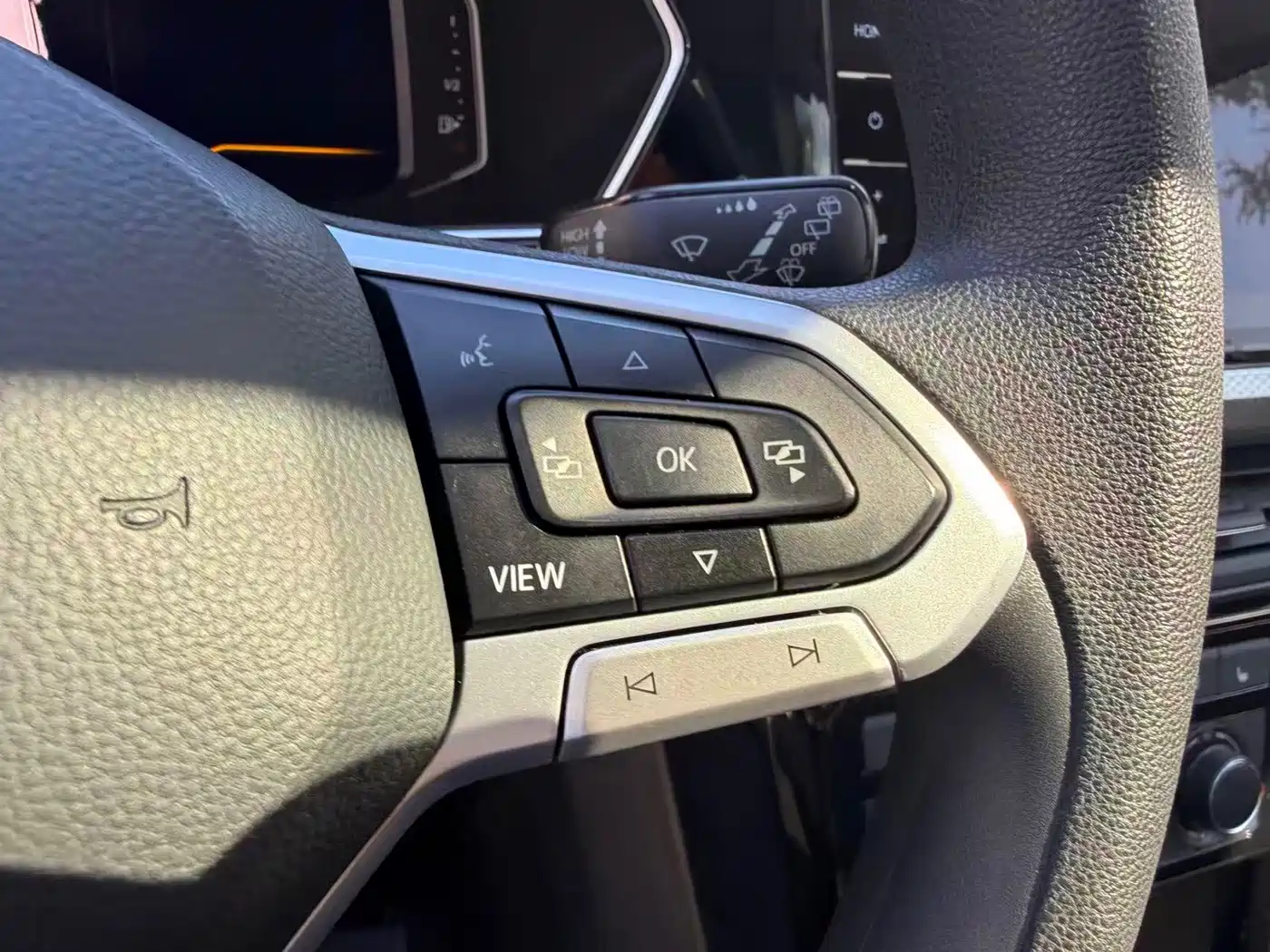 Volkswagen Tanying 2023 2023 Model 200TSI DSG Joy Smart Connect Edition