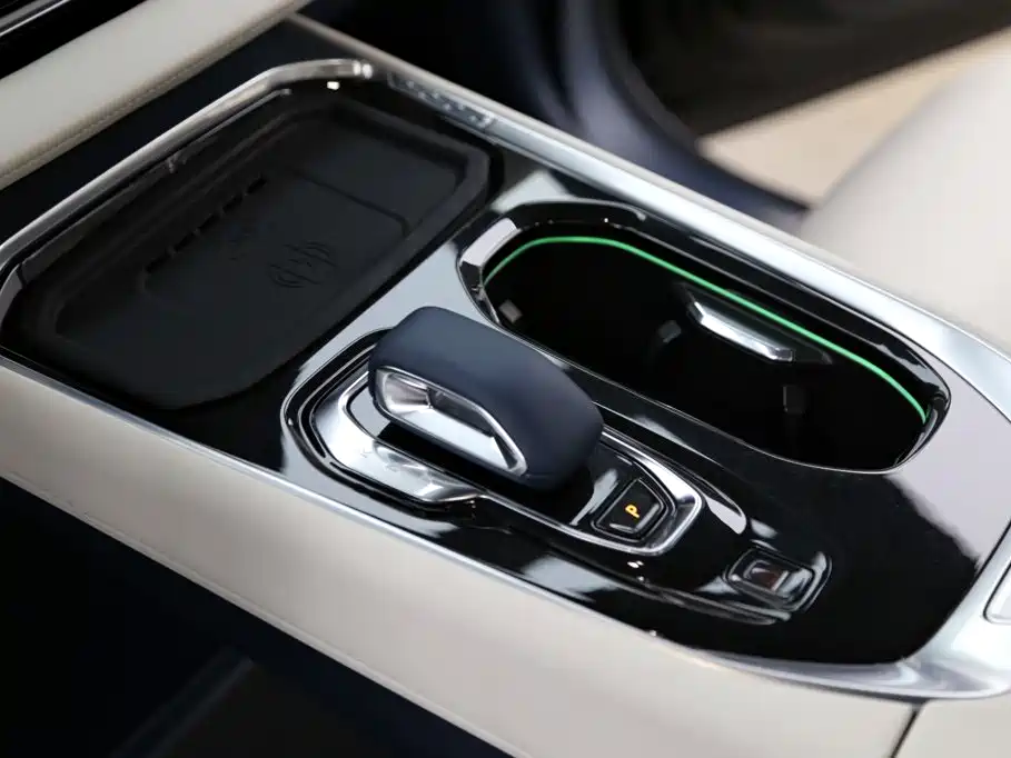 ZEEKR 009 2025 2024 6-seat Executive AWD 108kWh