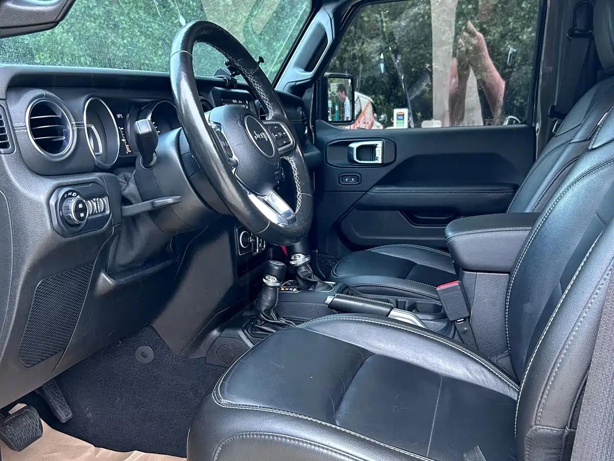 Фото 10 - Jeep Wrangler
