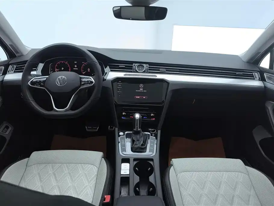 Volkswagen Magotan 2023 Model 2 Million Commemorative Edition 330TSI DSG Luxury фото 12