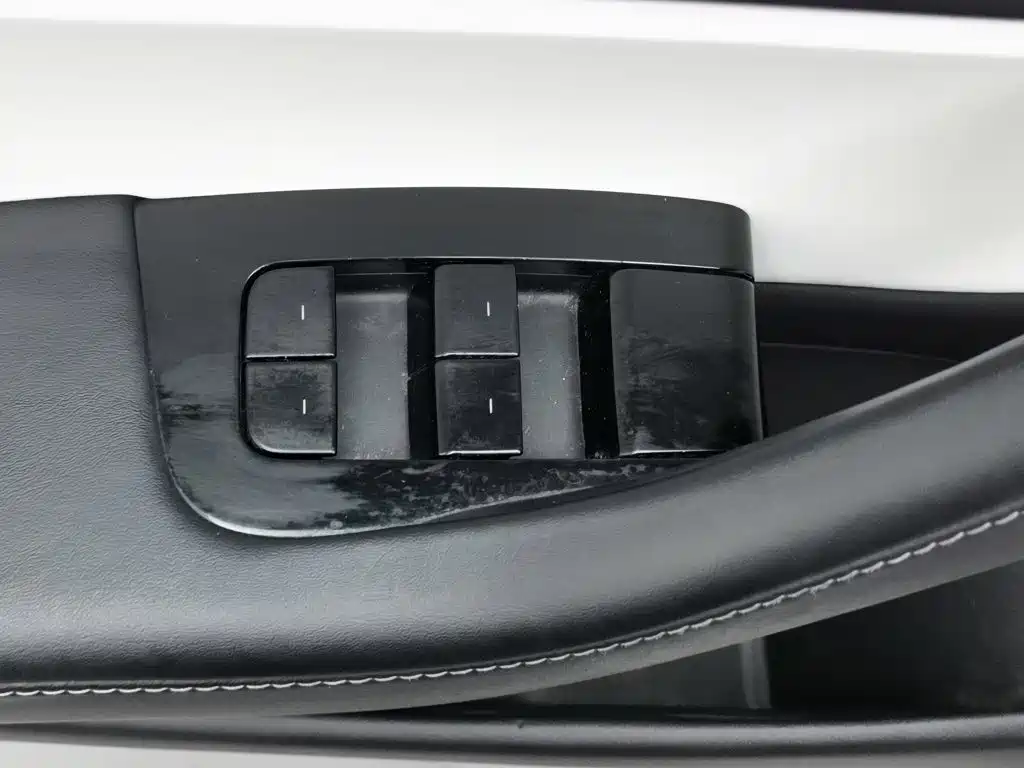 Фото 9 - Tesla Model 3
