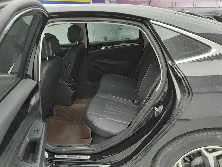 Volkswagen Passat 2024 380TSI Starlight Dragon Soaring Edition фото 11