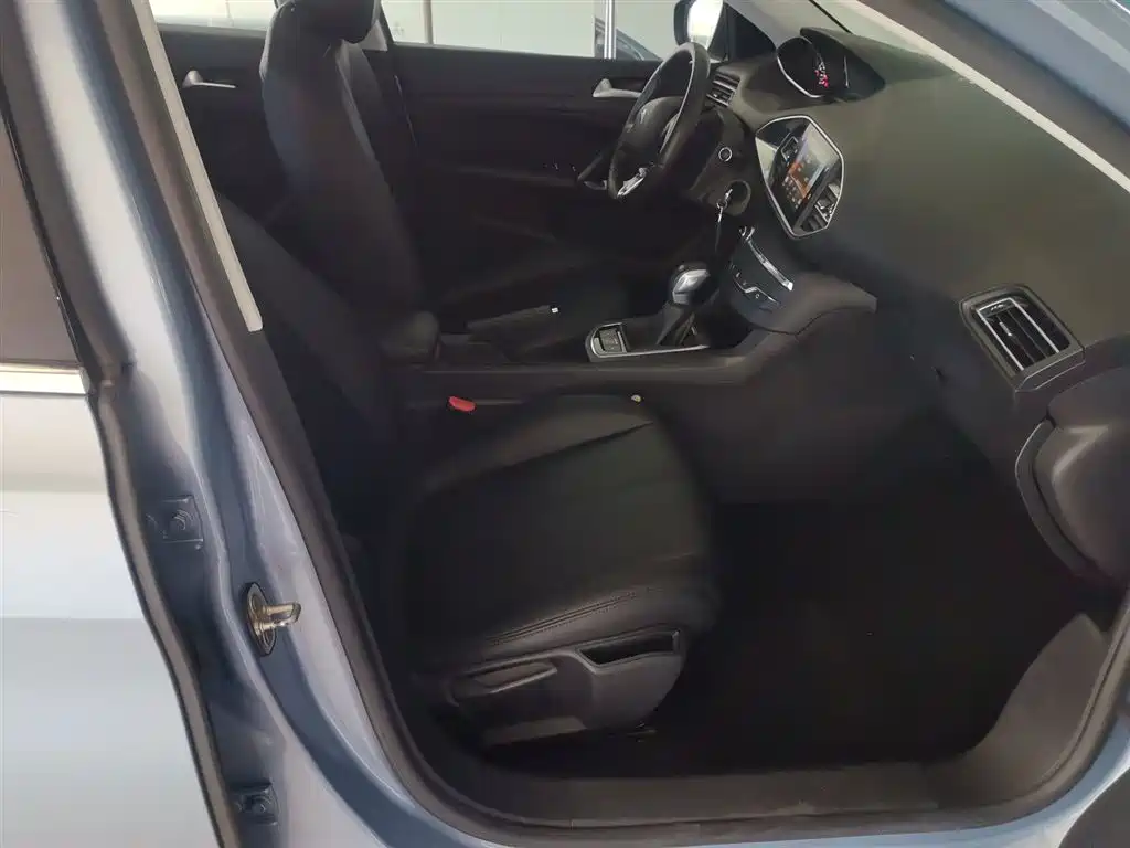Peugeot 308S 2015 1.2T Auto Dynamic Edition фото 25