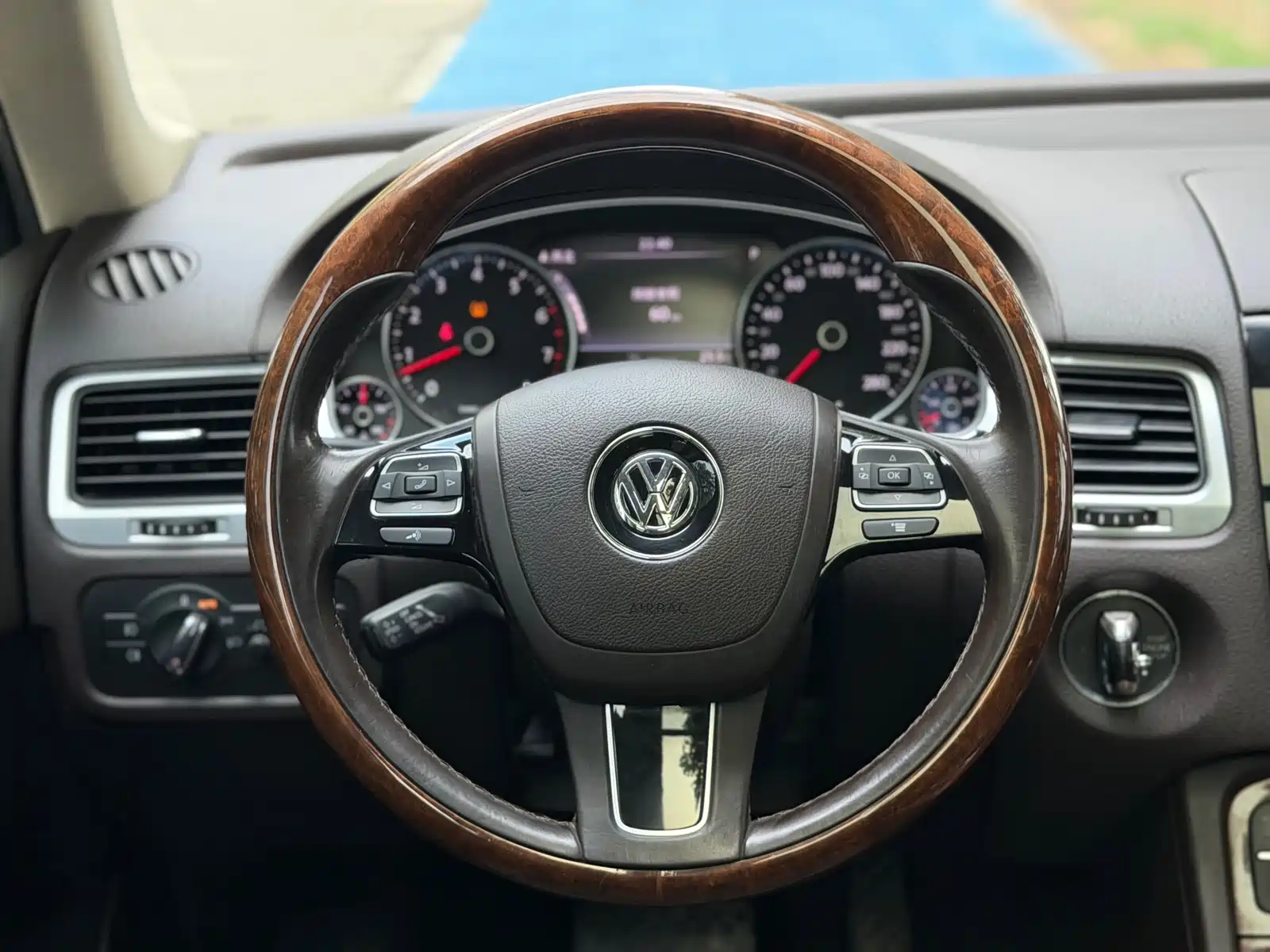 Фото 13 - Volkswagen Touareg