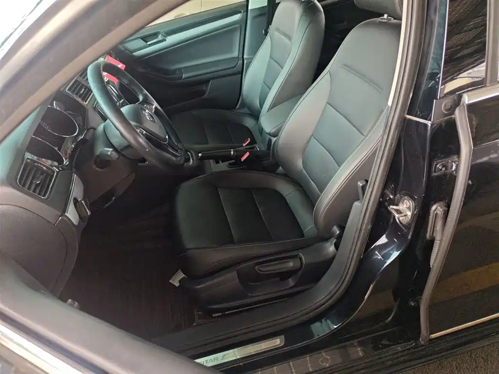 Volkswagen Sagitar 2018 280TSI DSG Spark Edition фото 15