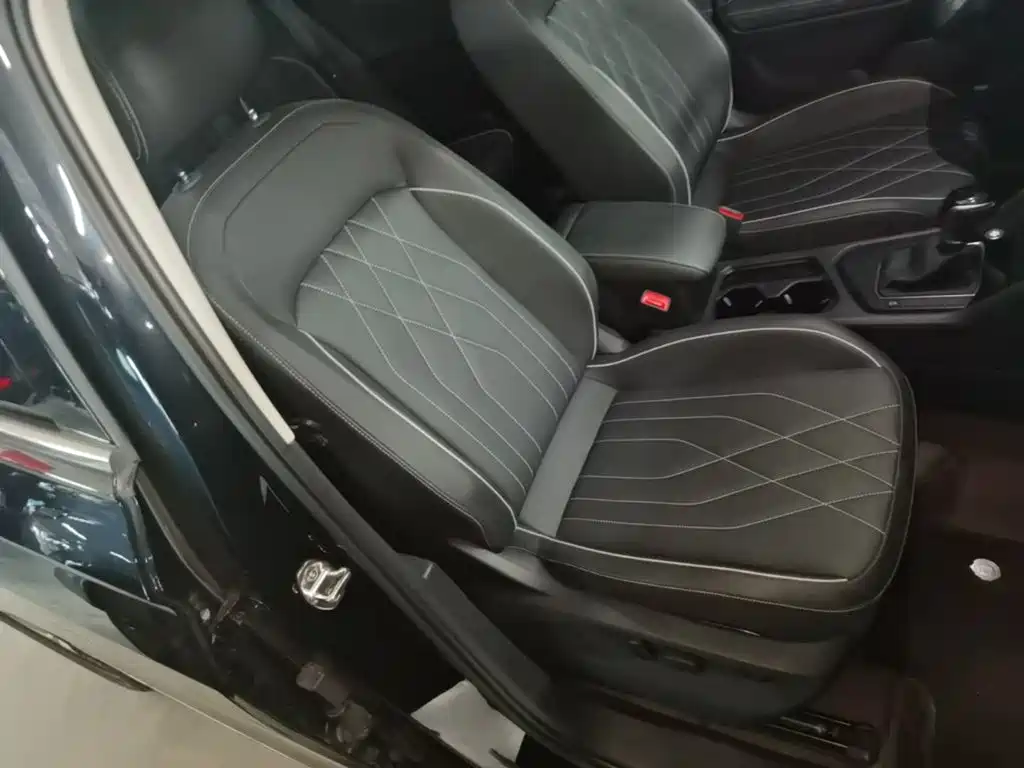 Фото 25 - Volkswagen Tiguan L