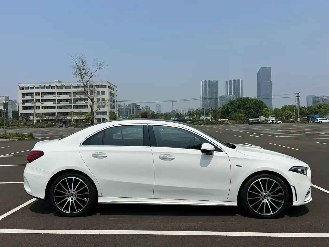 Mercedes-Benz A-Class 2019 A 200 L Sport Sedane Pioneer Special Edition фото 3