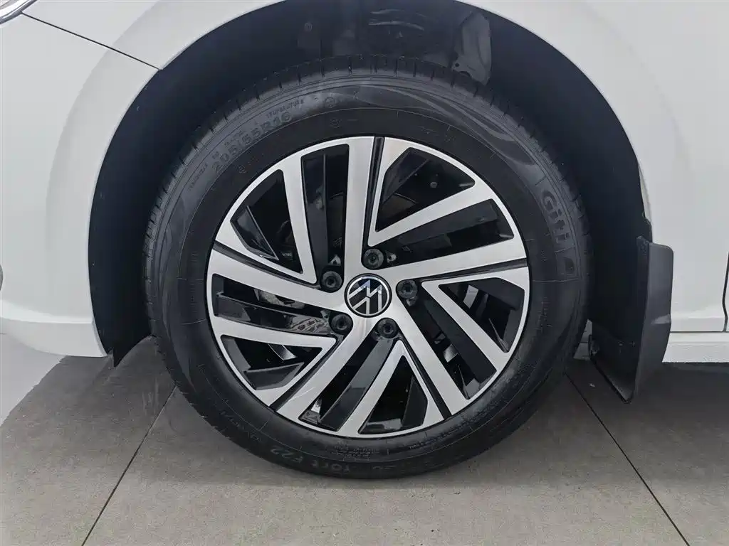 Volkswagen Lavida 2024 Model 1.5L Automatic 5 Million Edition фото 17