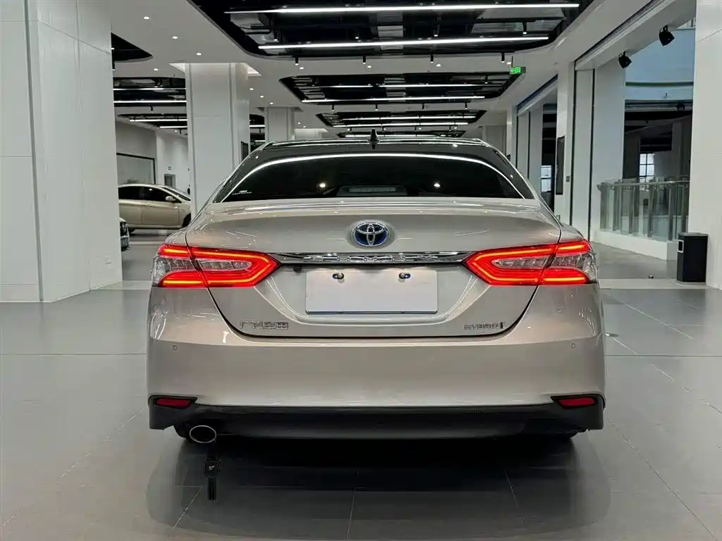 Toyota Camry 2021 Hybrid 2.5HG Luxury Edition фото 6