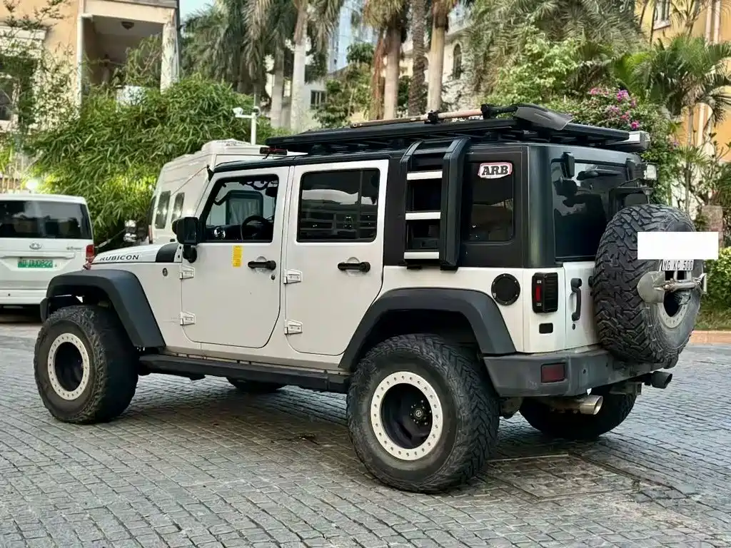 Photo 9 - Jeep Wrangler