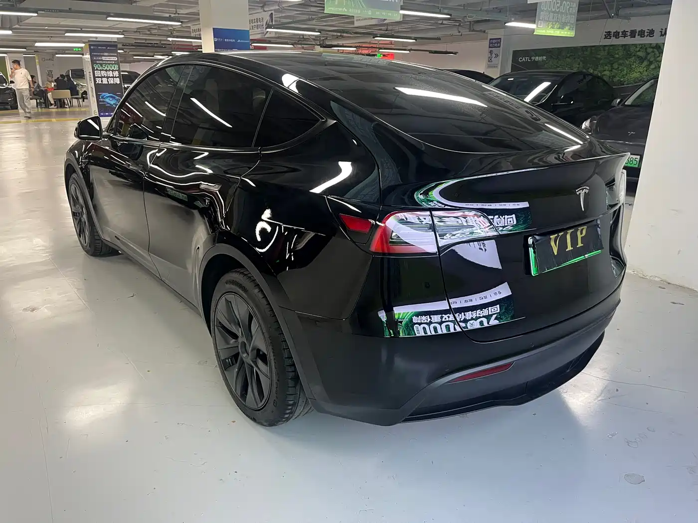 TESLA MODEL Y