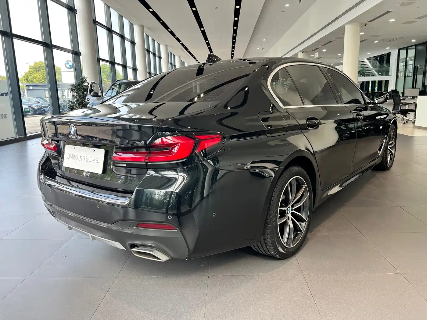 BMW 5 Series 2021 525Li M Sport Package фото 9