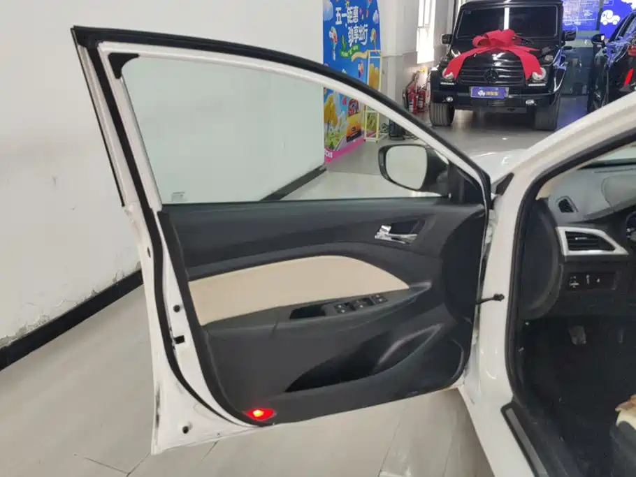 Changan Yuexiang V7 2015 2015 1.6L Manual Ledong China V