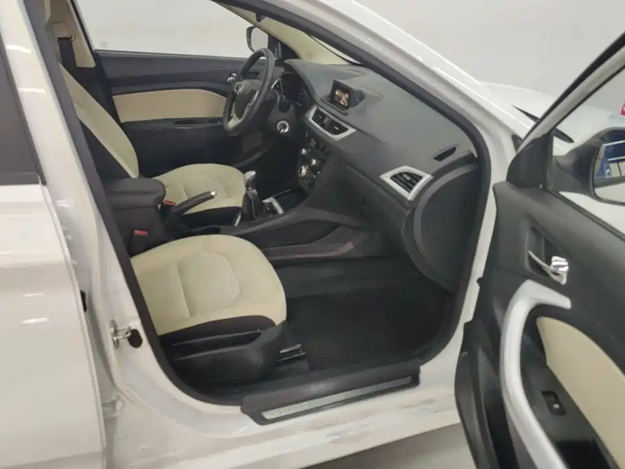 Changan Yuexiang V7 2015 2015 1.6L Manual Ledong China V