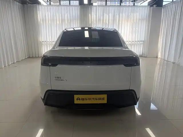 Tesla Model Y 2026 2026 Rear-Wheel Drive