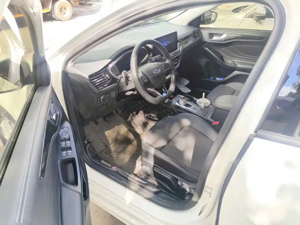 Ford Focus 2022 2021 Hatchback EcoBoost 180 Auto Trend