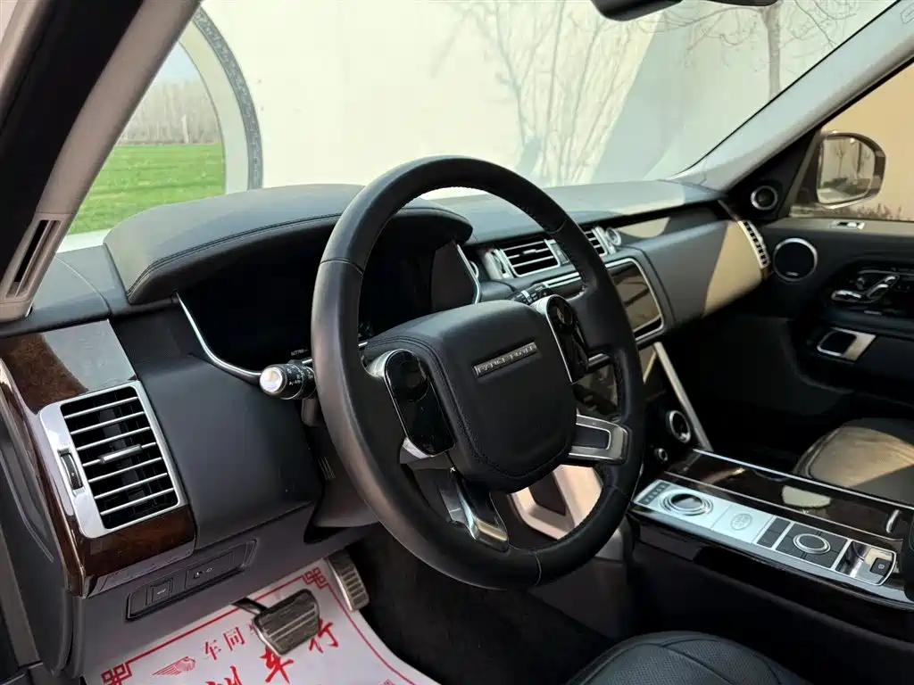 Land Rover Range Rover 2020 3.0 L6 Heritage Extended Edition фото 22