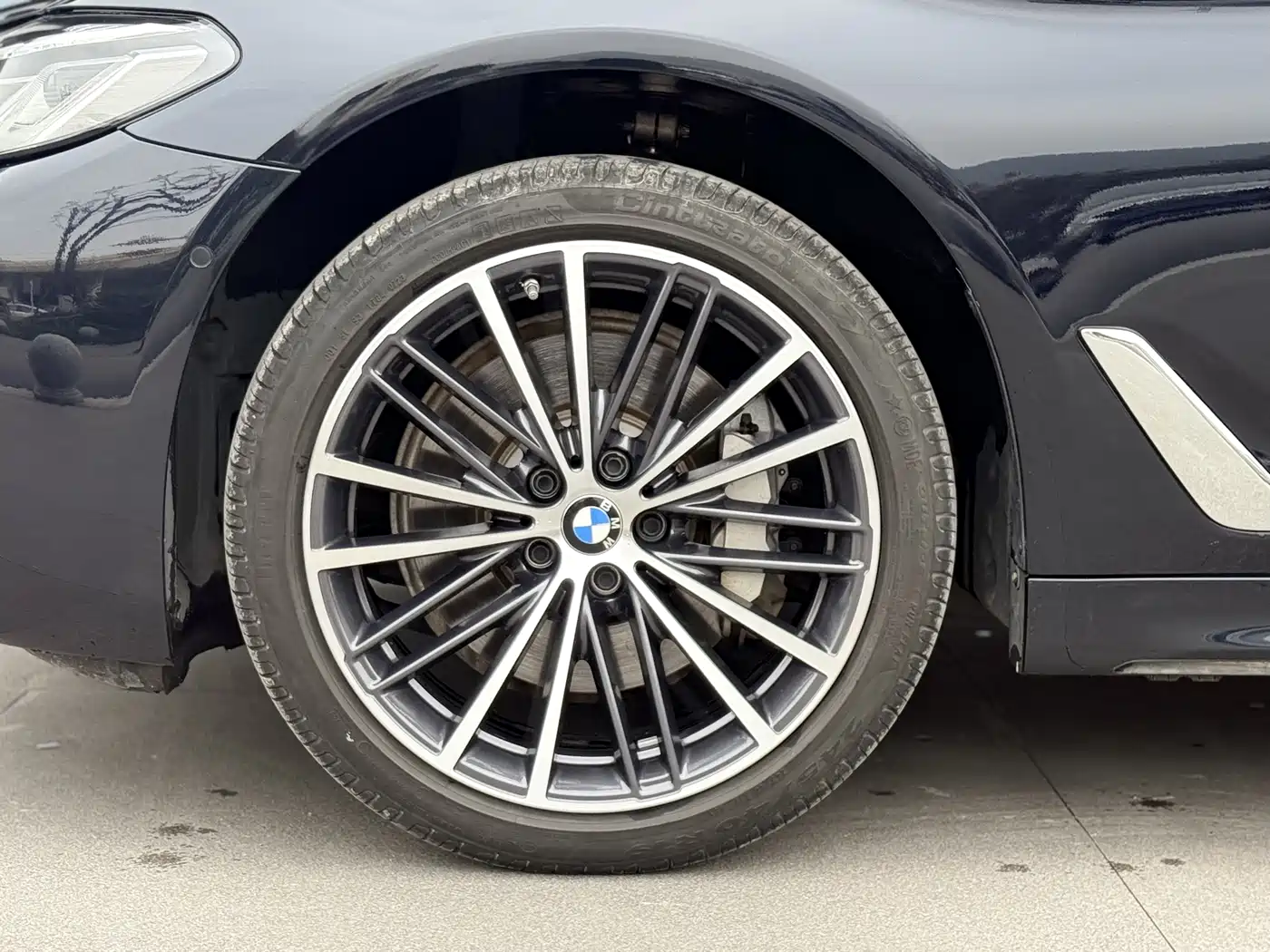 BMW 5 Series 2023 530Li Leading M Sport Package фото 10