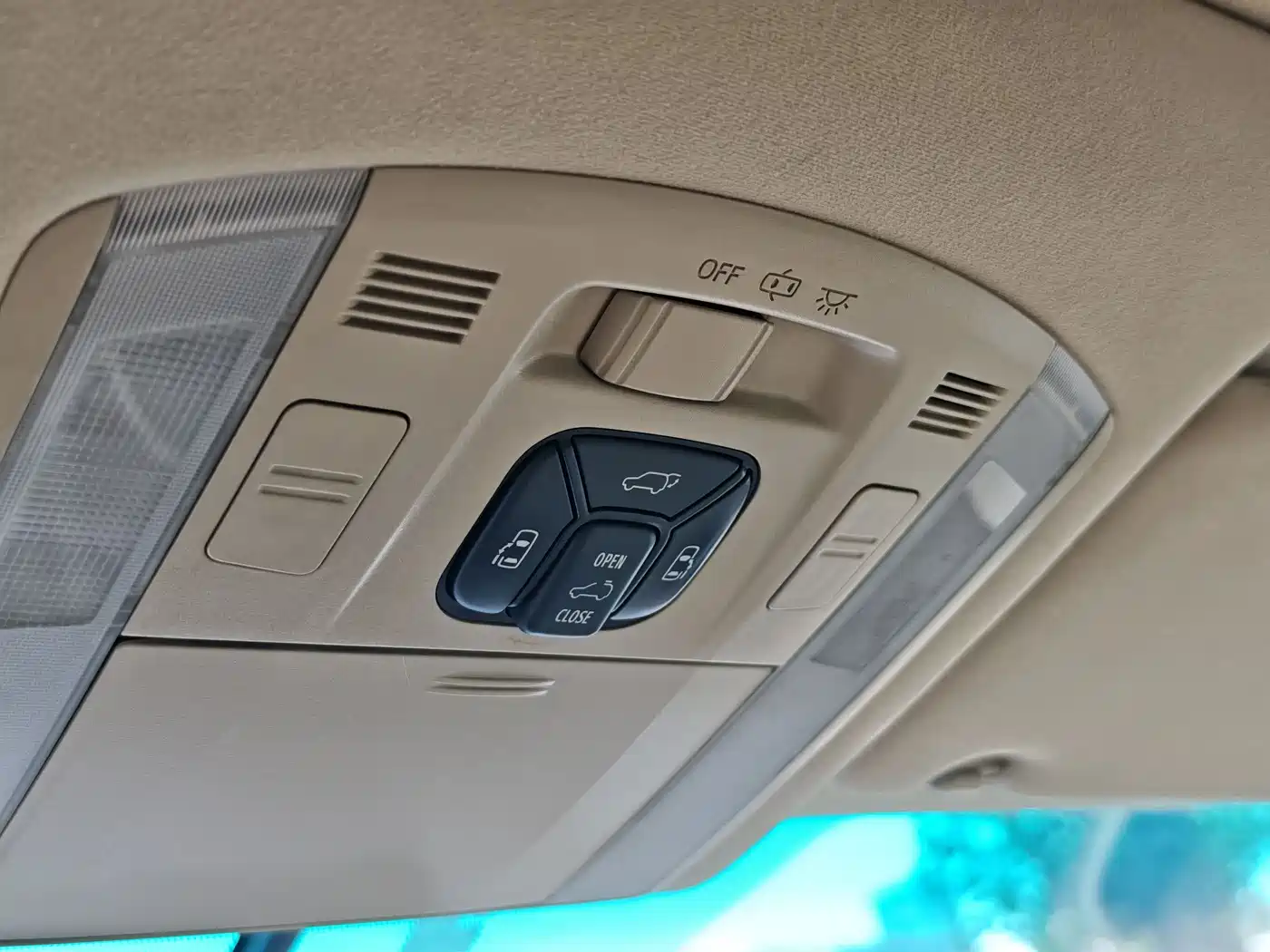 Toyota Alphard 2011 3.5L Luxury Edition фото 32