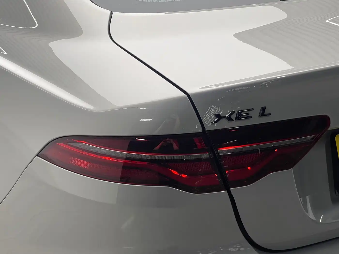 Jaguar XEL 2024 2024 Model 2.0T 250PS R-DYNAMIC S Gloss Black Sport Edition