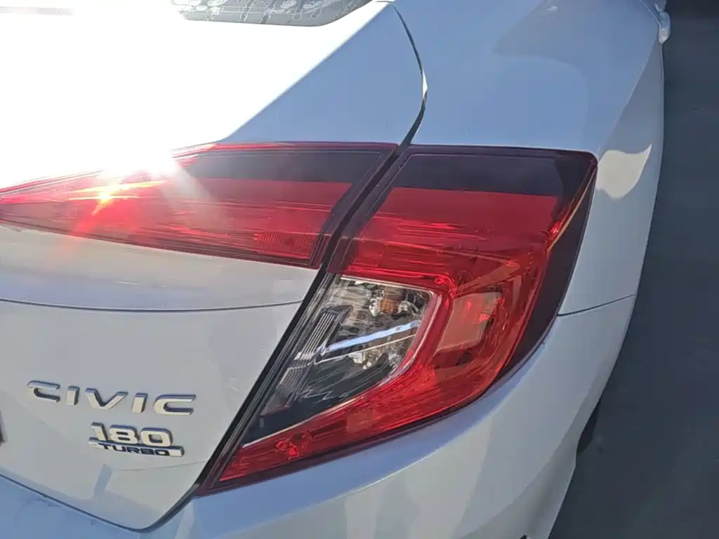 Фото 8 - Honda Civic