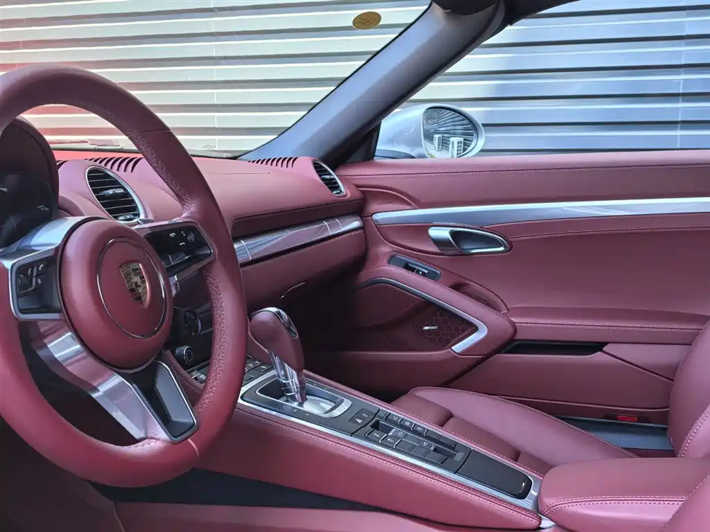 PORSCHE 718