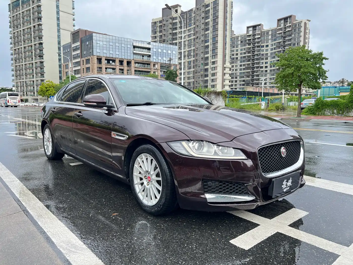 Photo 3 - Jaguar XFL