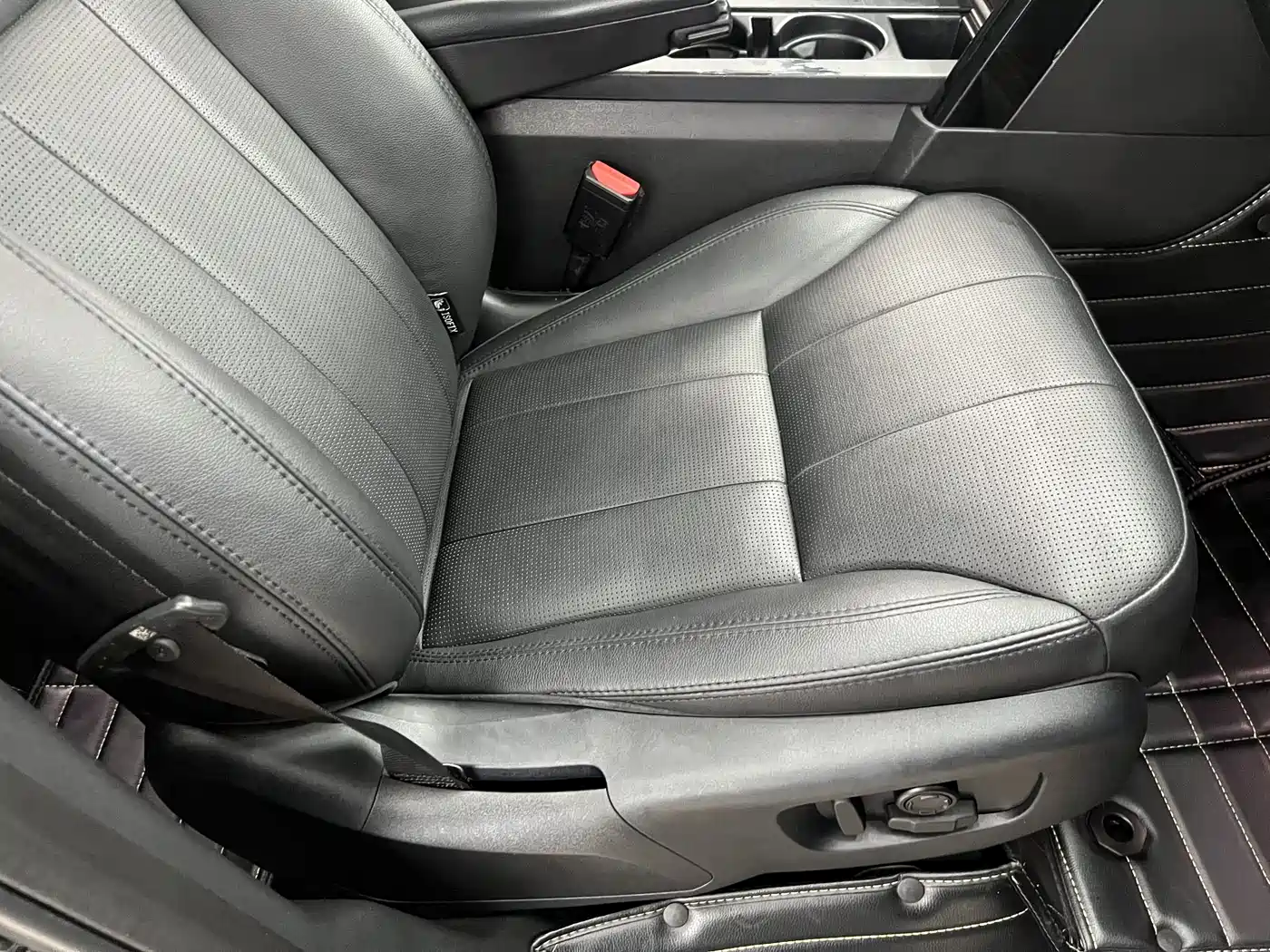 Land Rover Discovery 2018 2.0T SE фото 16