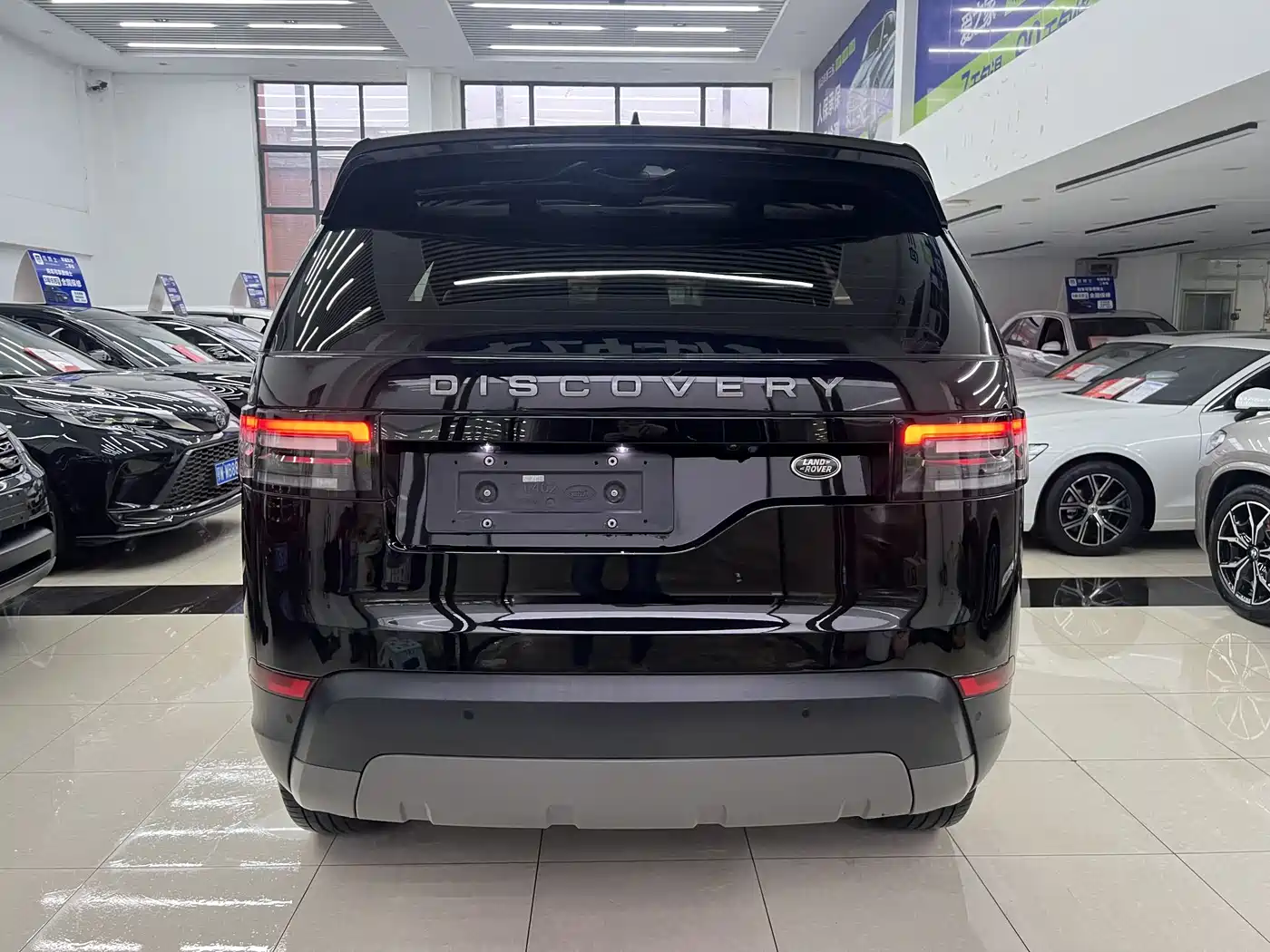 Land Rover Discovery 2018 2.0T SE фото 29