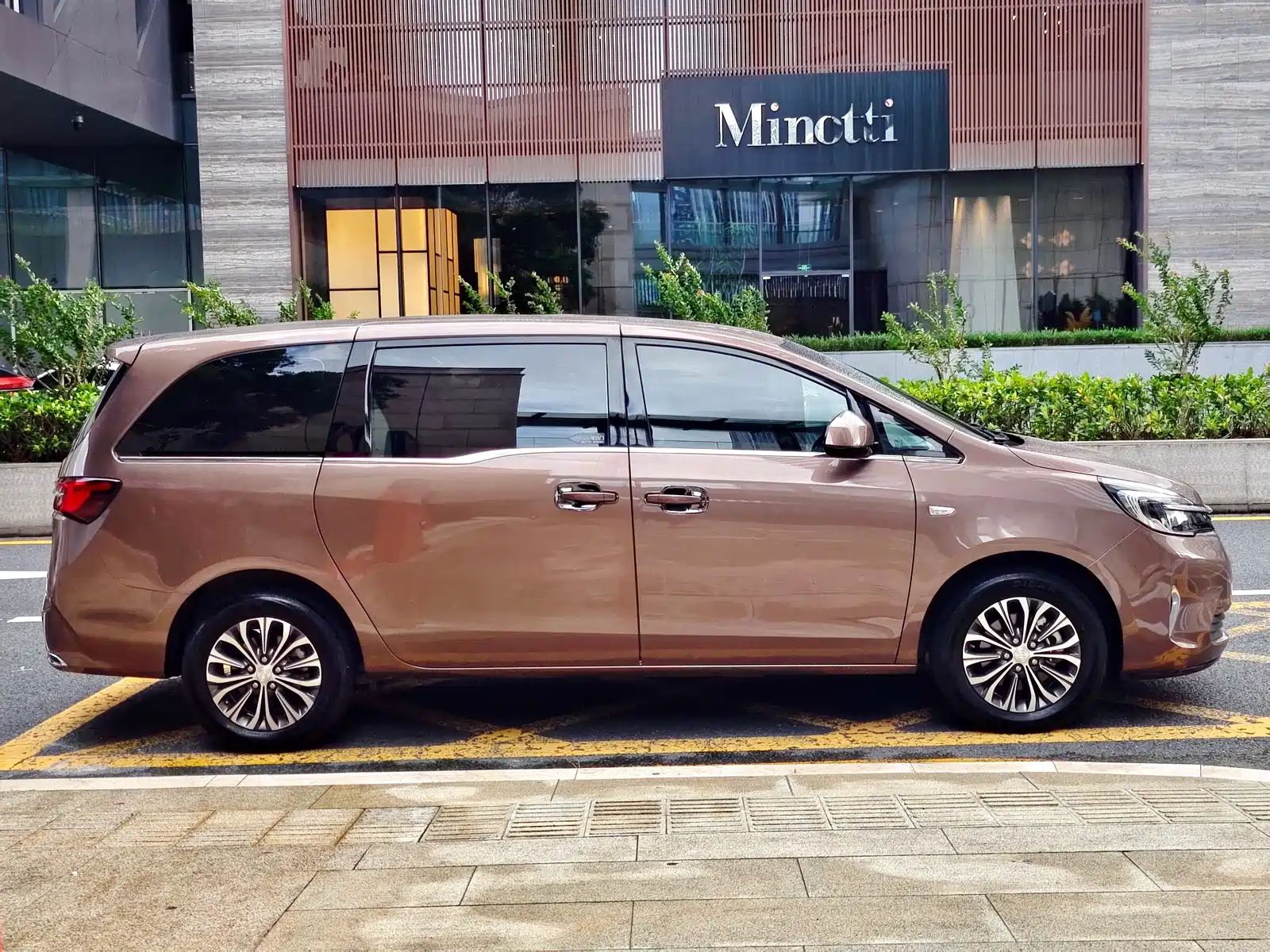 Photo 7 - Buick GL8