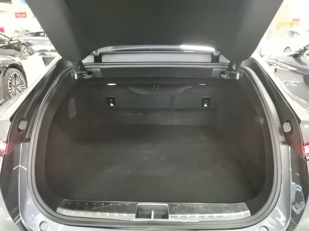Avatr 12 2024 2023 650 Triple Laser AWD Performance Edition
