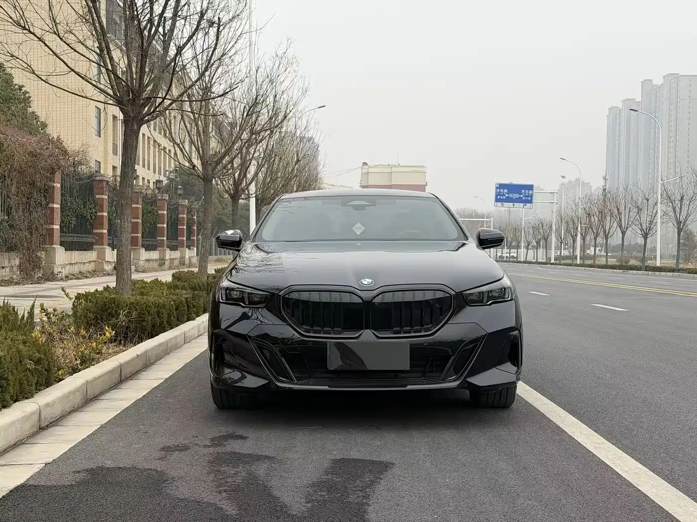 BMW 5 Series 2026 530Li Leading M Sport Package фото 2