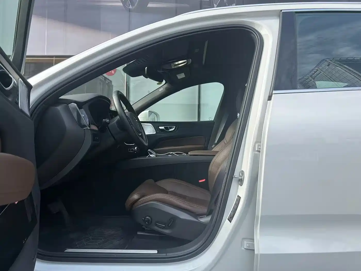 VOLVO XC60 PLUG IN HYBRID