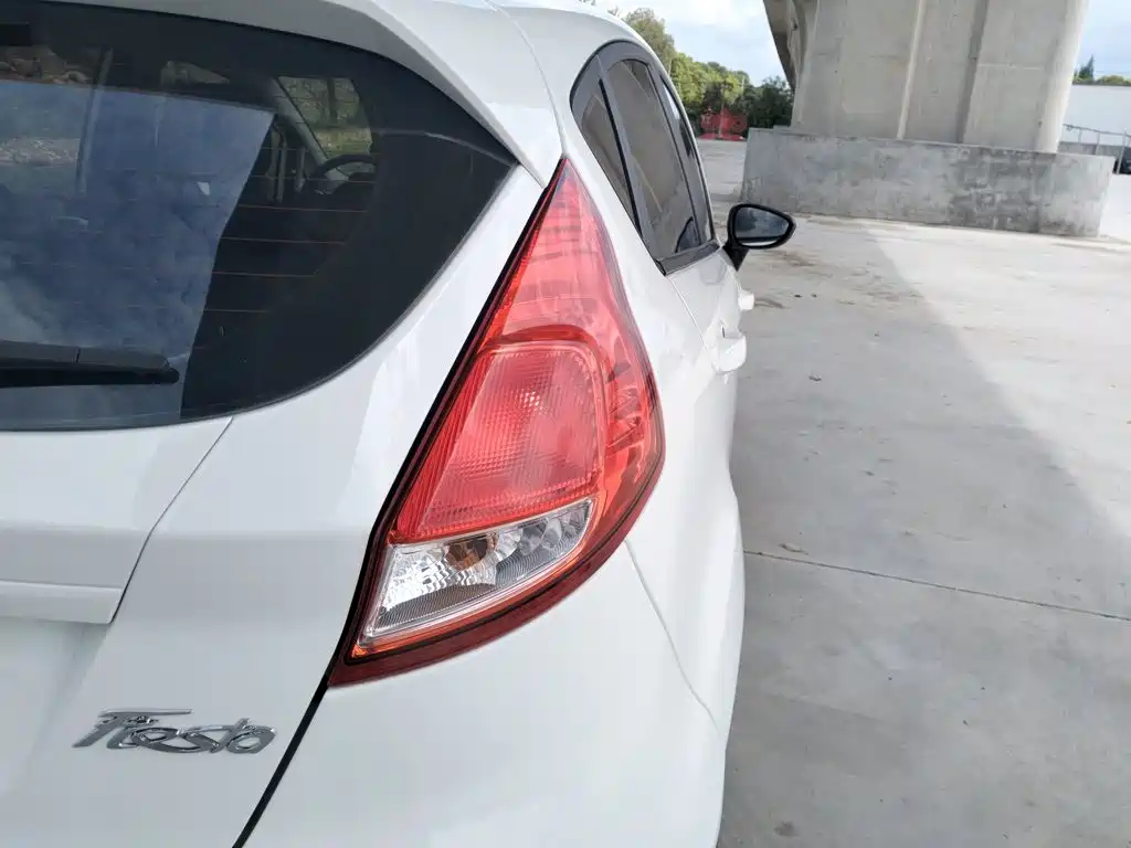 Ford Fiesta 2015 2013 Hatchback 1.5L Automatic Fashion