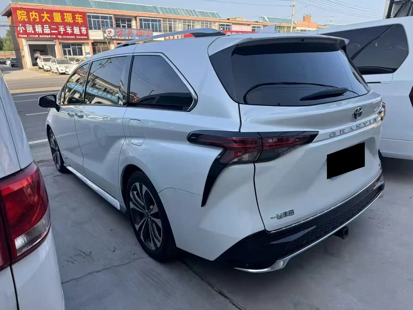 Фото 4 - Toyota Granvia
