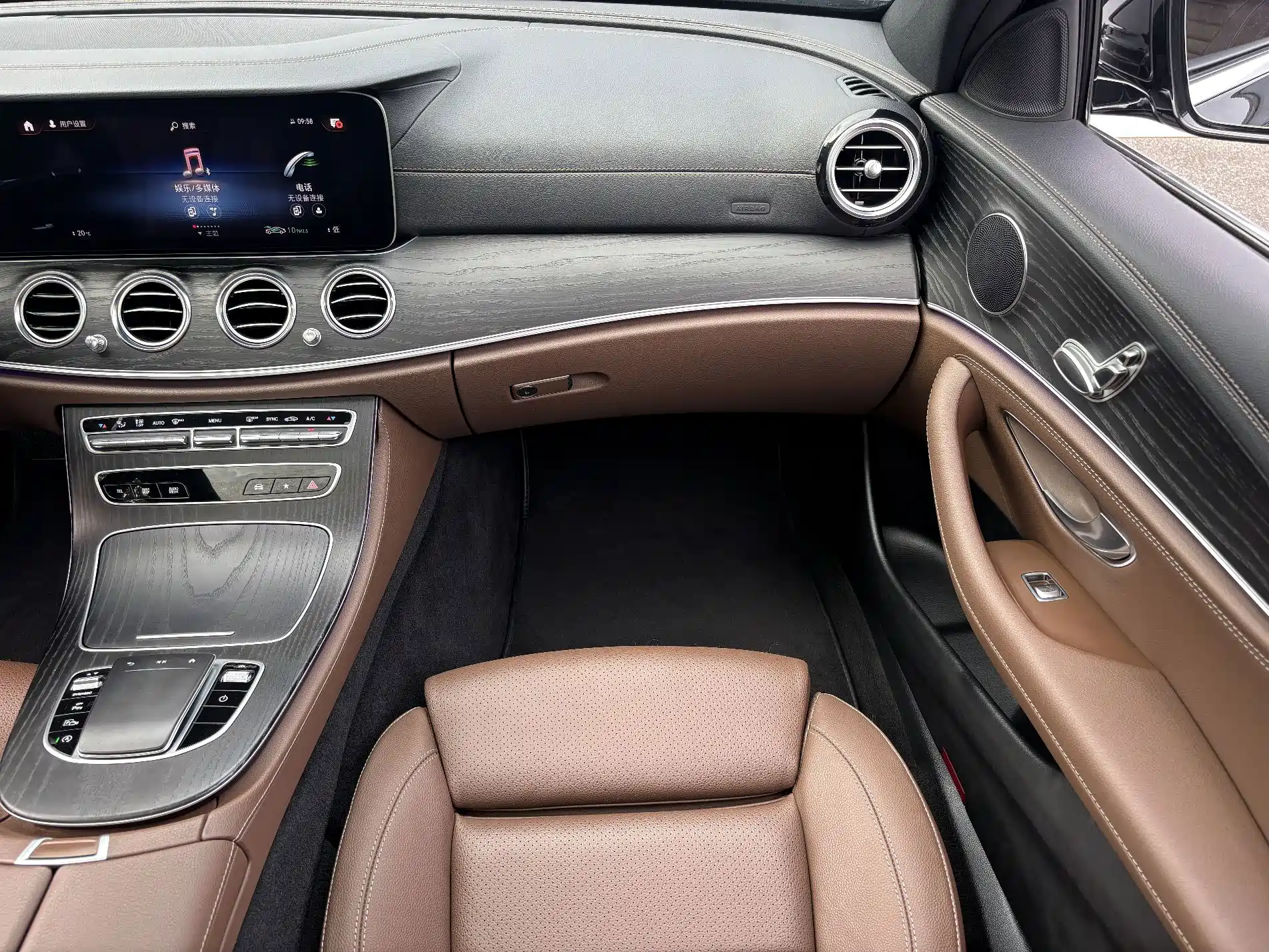 Фото 15 - Mercedes-Benz E-Class