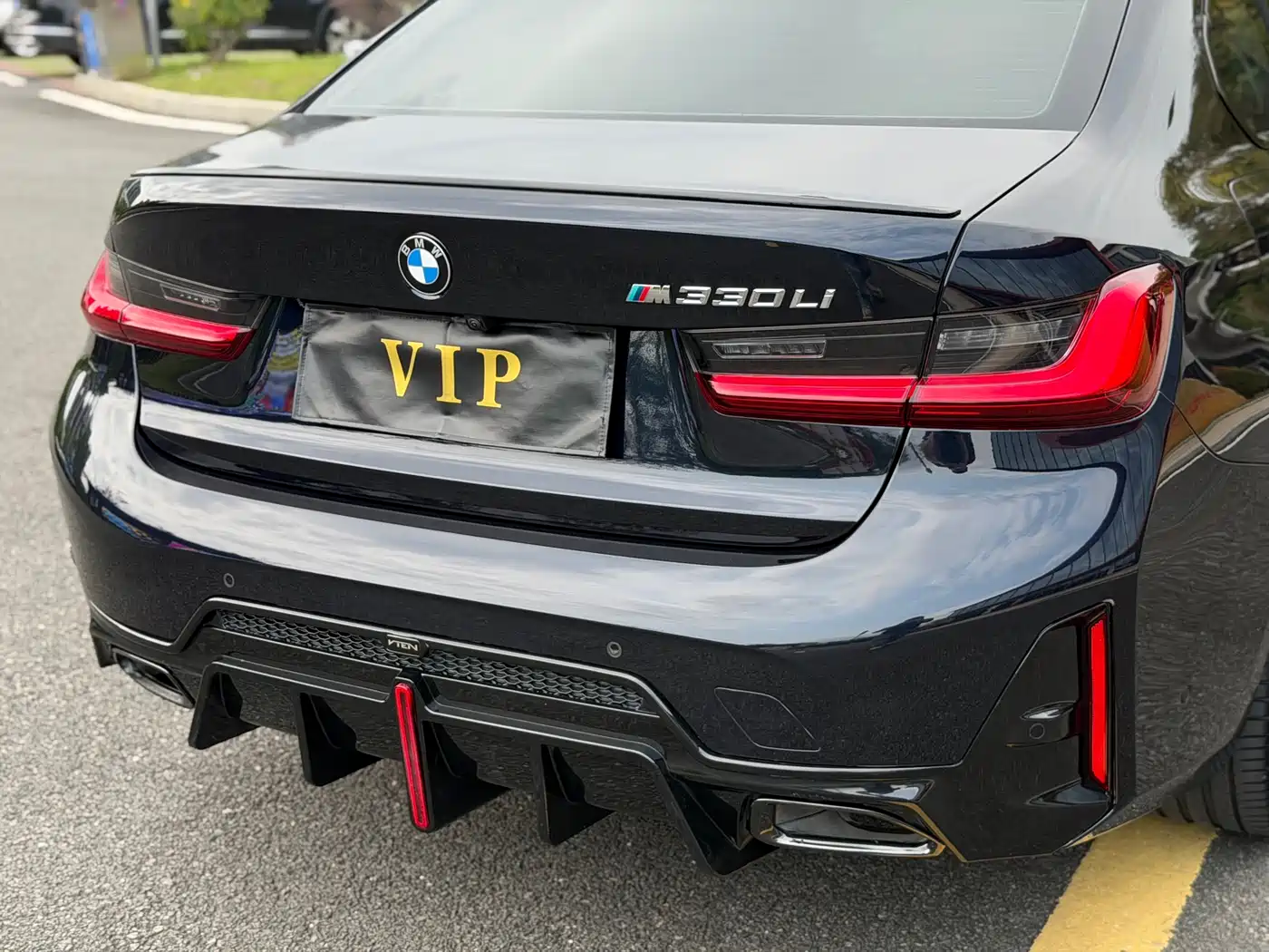 BMW 3 Series 2024 330Li M Sport Shadowline Package фото 11