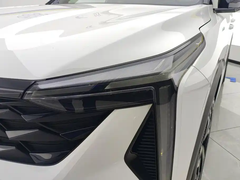 Фото 5 - Geely Atlas
