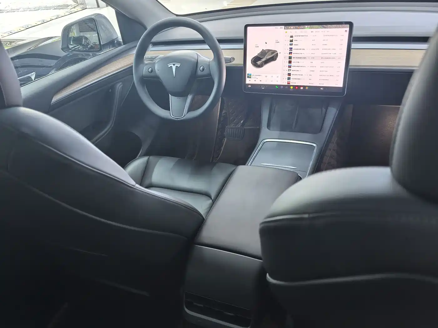 TESLA MODEL Y