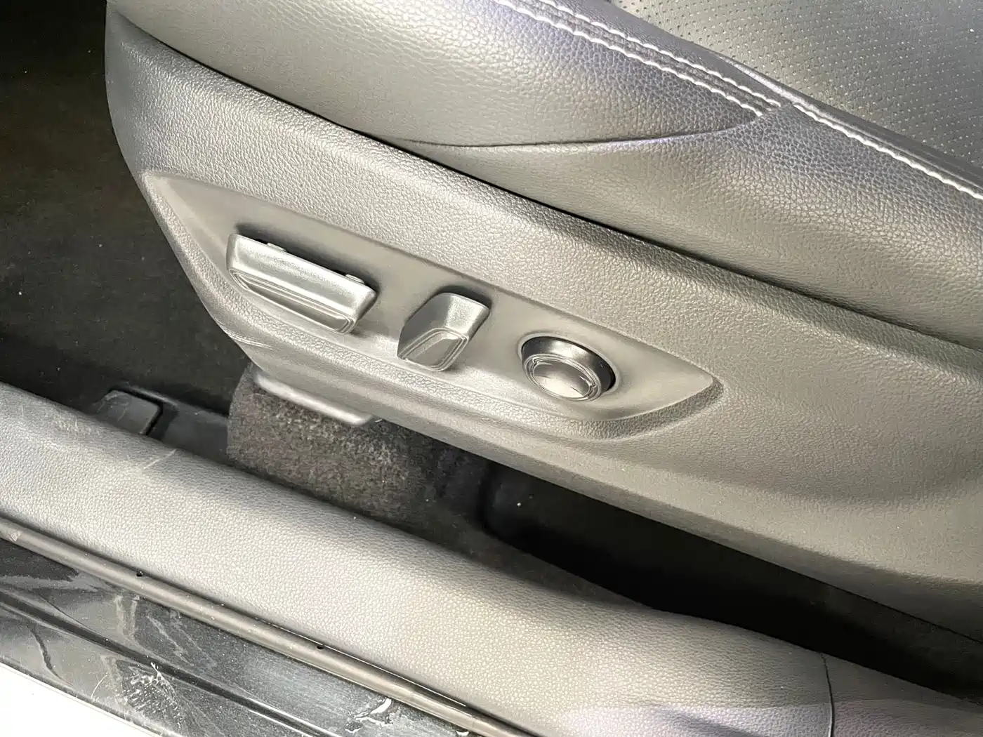 Toyota Frontlander 2022 2.0L CVT Luxury Edition фото 10