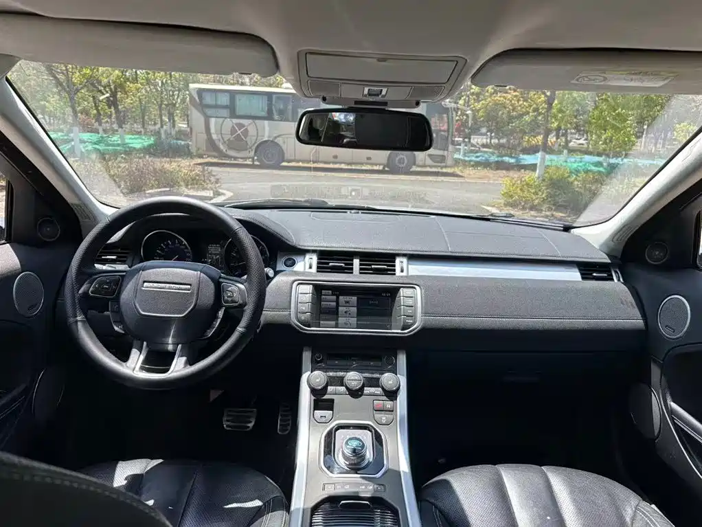 Land Rover Range Rover Evoque (Import) 2015 2.0T 5-door Dynamic Edition фото 4